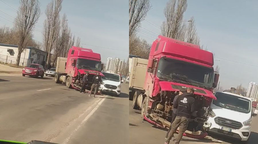 У Северного автовокзала произошло ДТП: на место прибыли правоохранители.