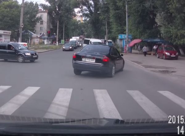 Инцидент был заснят видеорегистратором 23 июня в 14:02.