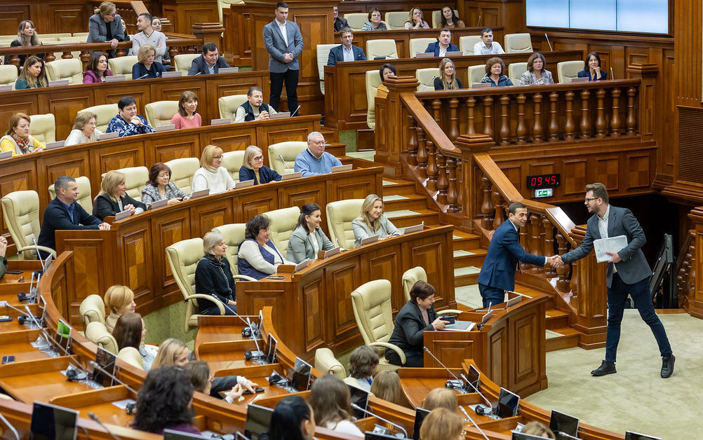 Victor Agrici, numit secretar general al Parlamentului.