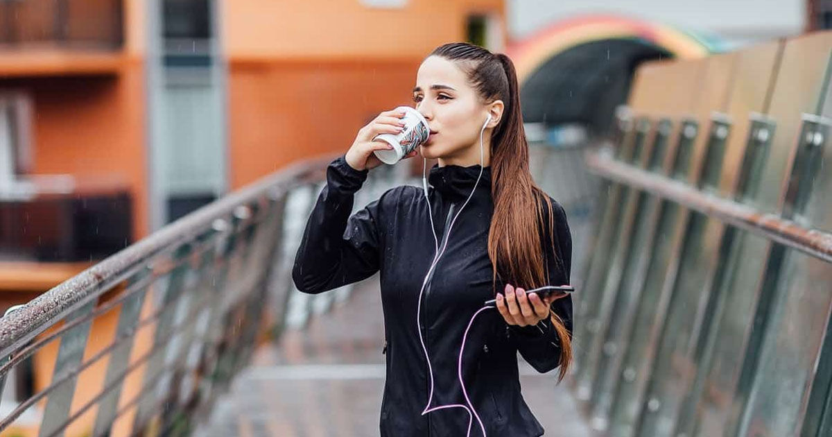 Studiu: Cafeaua și muzica îi fac pe sportivi mai rapizi și mai eficienți.