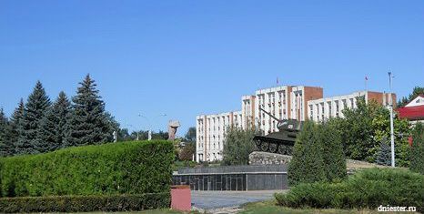 Cât priveşte plăţile la întreţinere, au fost introduse limite de consum: 8 metri cubi de gaze şi de 150 kWh de energie electrică.