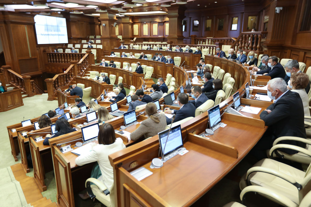 В прошлом году в парламент Молдовы поступило около 5 500 петиций и обращений. Фото: Point.md