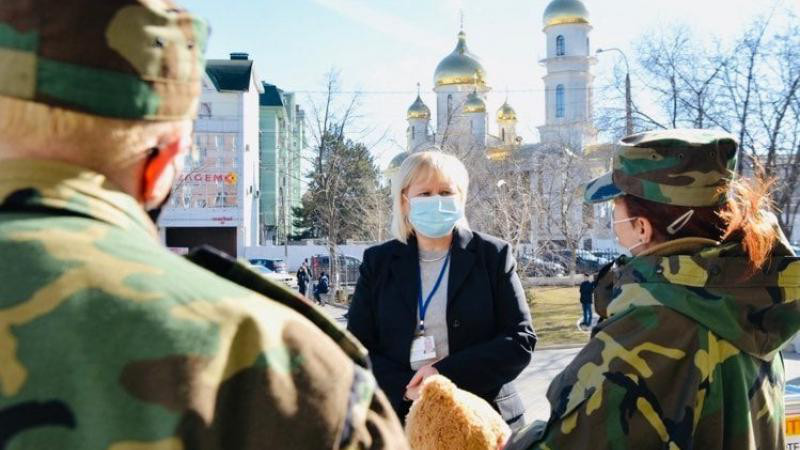 Сотрудник Онкоцентра жалуется на давление после сообщения о взятке.