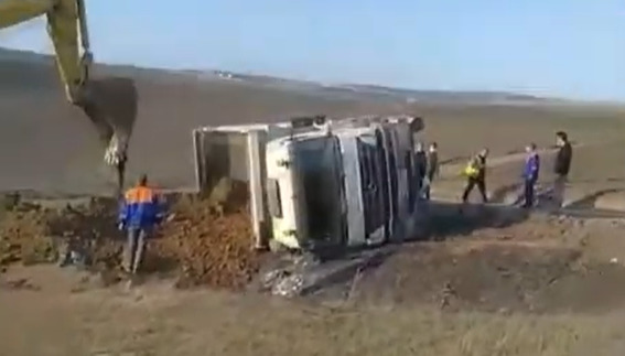 В Комрате перевернулся грузовой автомобиль.