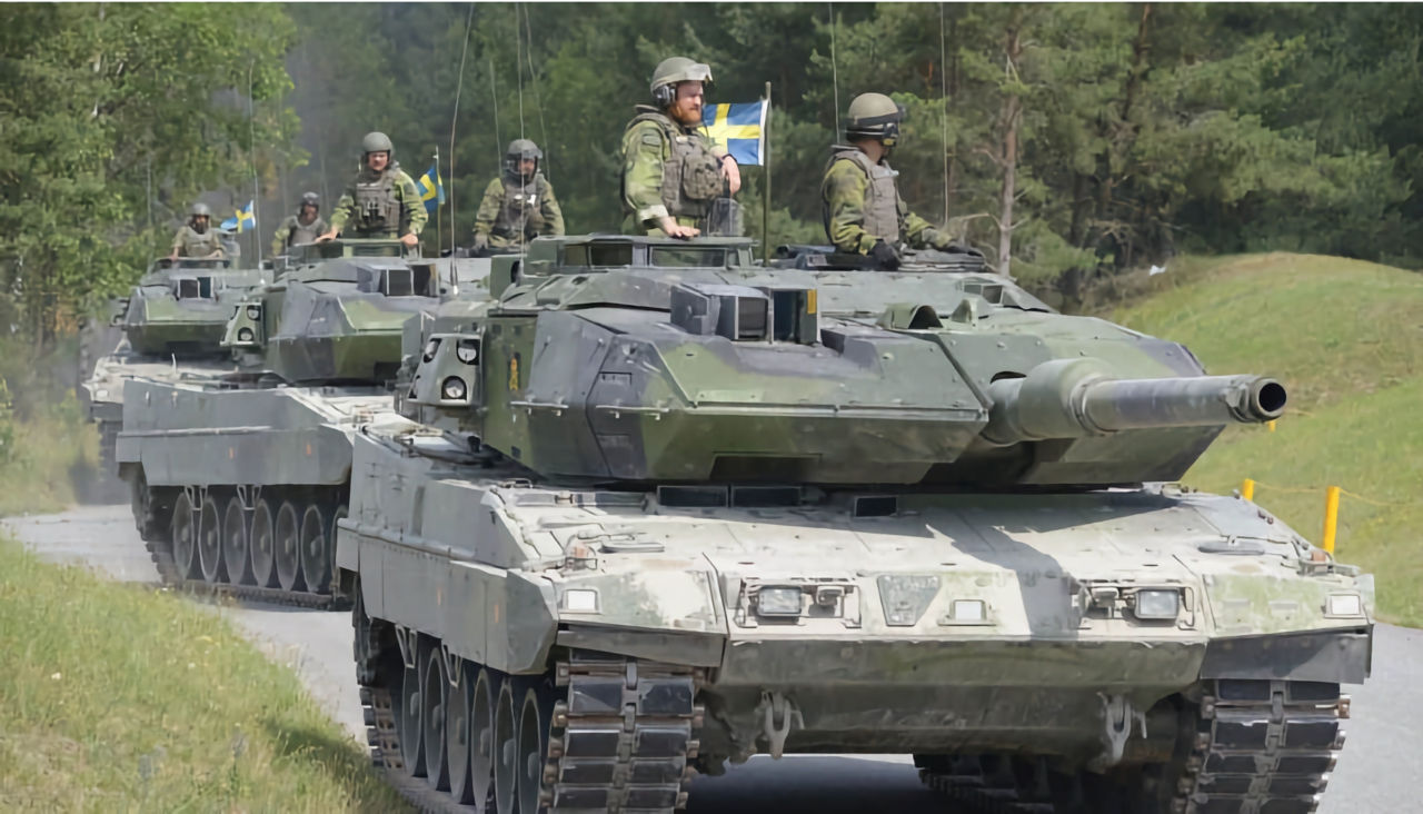 Украина получила 10 шведских танков Stridsvagn 122 с обученными экипажами.