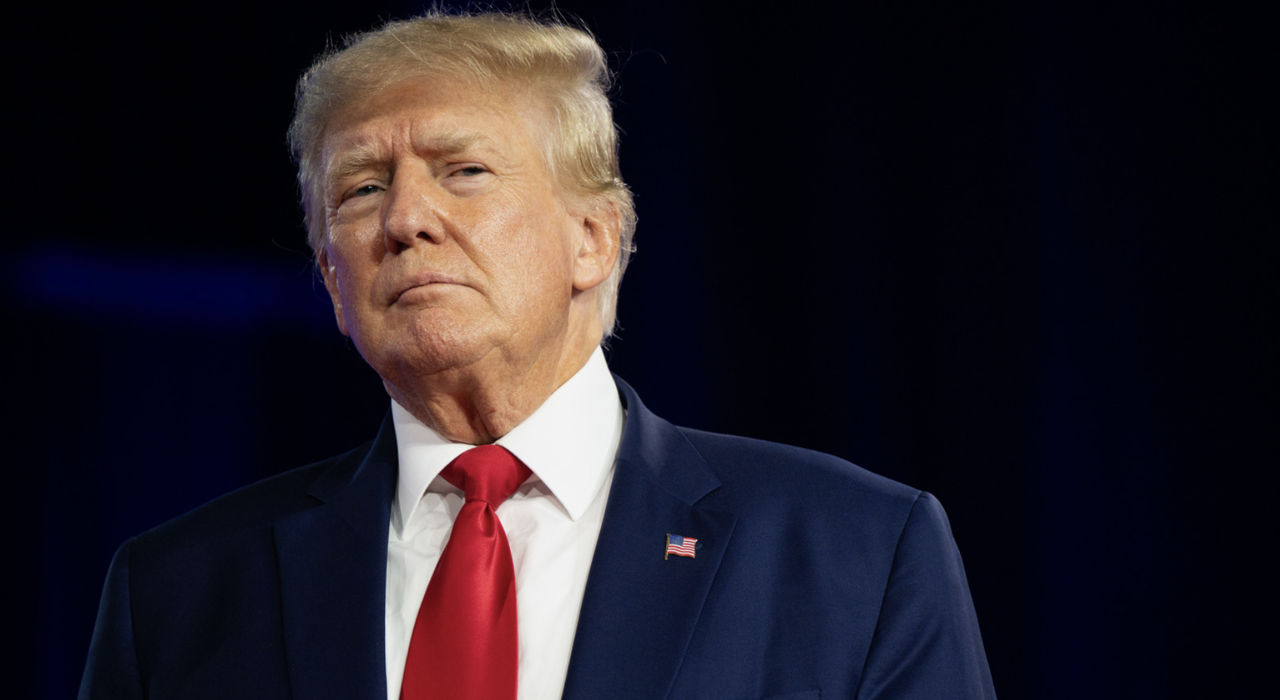 Trump a lăudat cursul dolarului: Indicele valutei a coborât la minimul ultimilor patru ani.