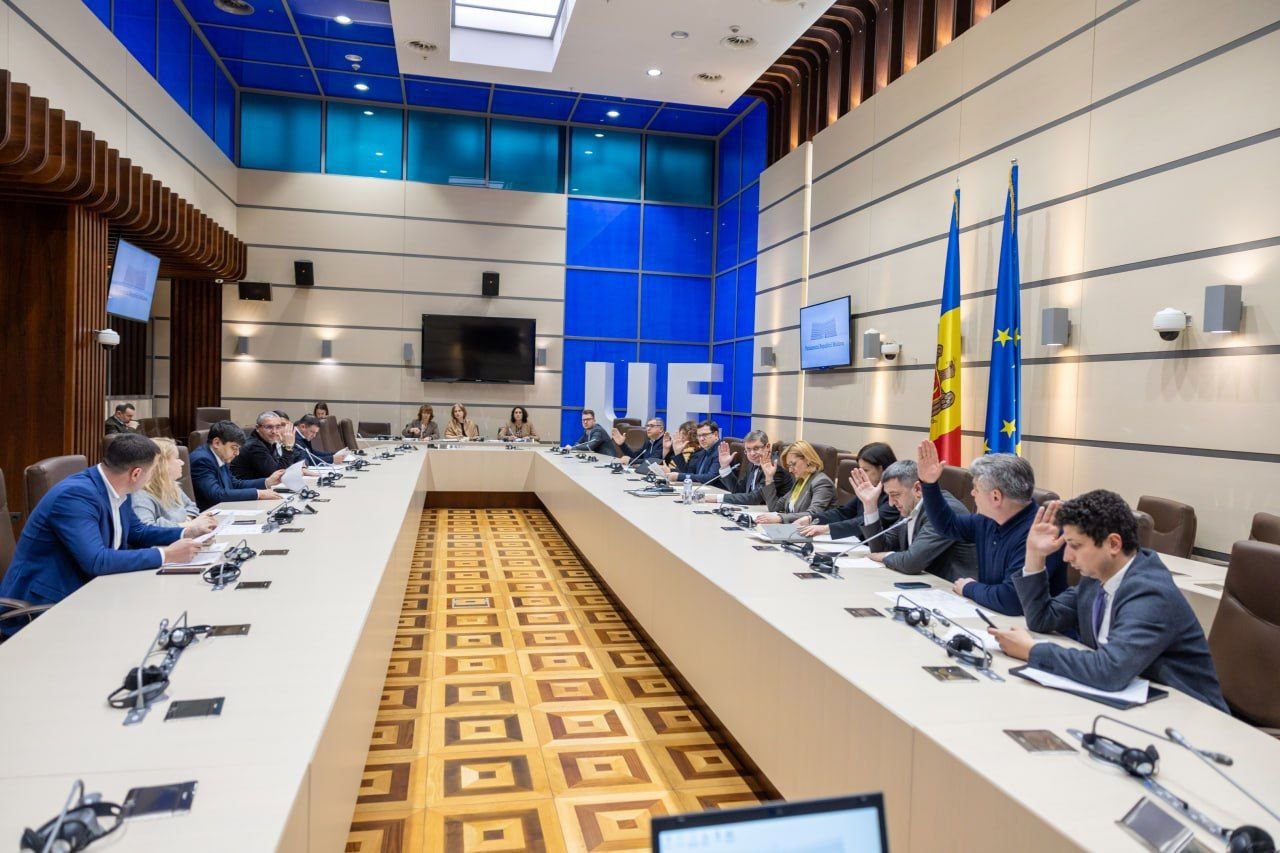 Parlamentul va examina moțiunea asupra politicii statului în domeniul energetic.