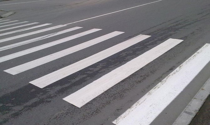 В Комрате автомобиль сбил 18-летнюю девушку прямо на пешеходном переходе.