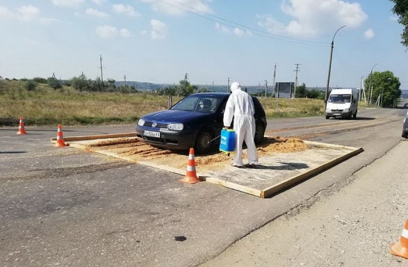 Дезинфекционные посты в Вулканештах обрабатывали автомобили выборочно.