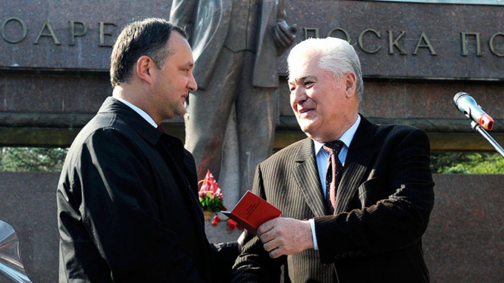 Председатель ПСРМ Игорь Додон и председатель ПКРМ Владимир Воронин.
