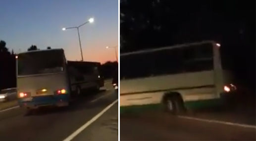 В Кишиневе засняли двойной автобус с отваливающейся половиной.