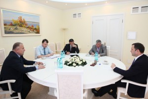 Влад Флат созвал вчера после обеда рабочее заседание лиц, ответственных за проведение экзаменов на степень бакалавра.