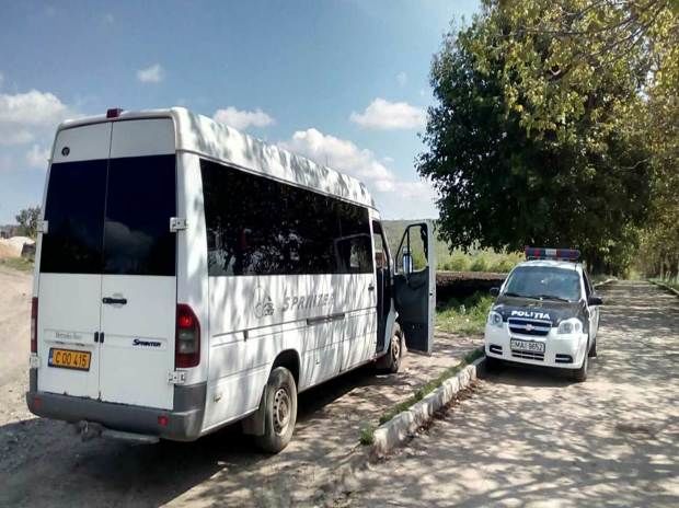 Şoferii mai multor microbuze de linie au devenit ,,ţinta'' amenzilor. Foto