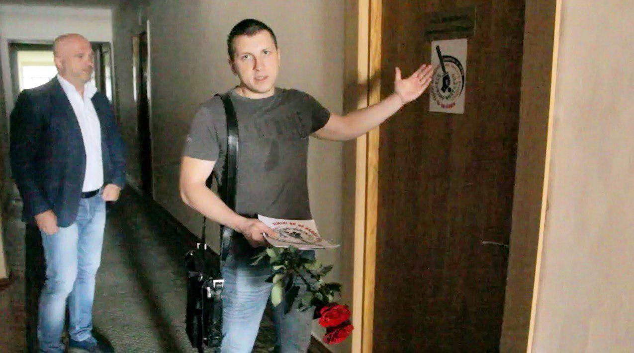 Григорчук оставил на двери кабинета судьи Бердило особую метку.