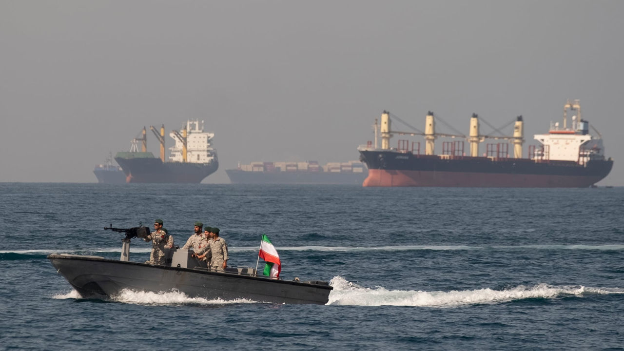 Iranul și Omanul discută sistemul de taxare pentru trecerea prin Strâmtoarea Ormuz.