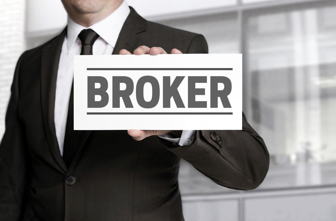 Un broker de asigurare a rămas fără licență. De ce i-a fost retrasă. Foto: sflabusinesses4sale.com