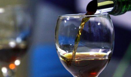 O seară petrecută într-un club s-a terminat la spital pentru două fete de 16 ani din raionul Criuleni, care au ajuns la spital în comă alcoolică.