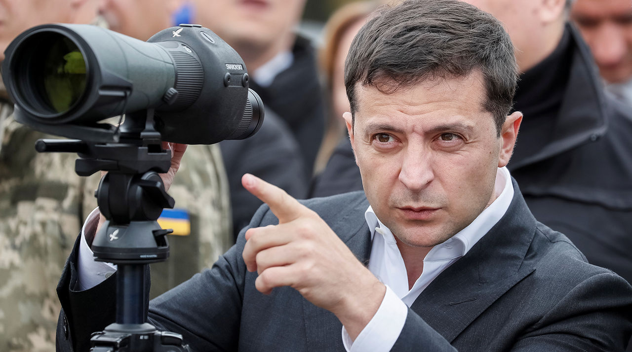 У самолета Зеленского отказал двигатель.