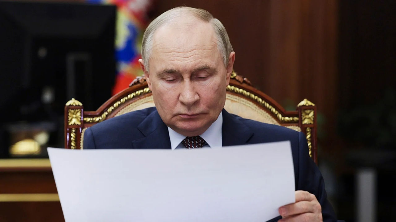 ЕС продлил санкции против России, сохранив черный список.