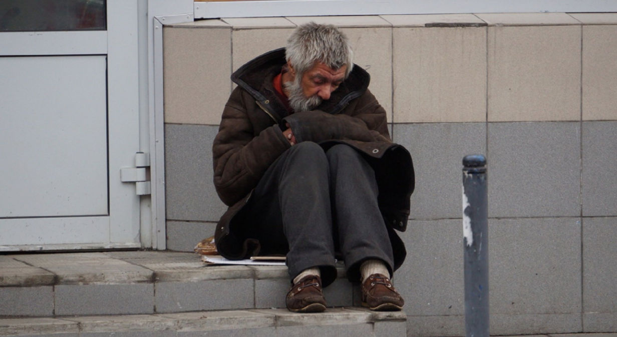 Odată cu răcirea vremii în Capitală, tot mai multe persoane fără adăpost suferă de hipotermie.