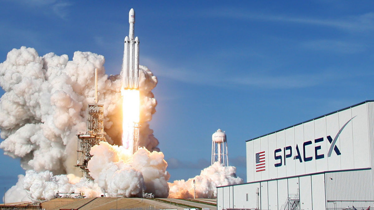 Стоимость аэрокосмической компании SpaceX превысила $100 млрд.