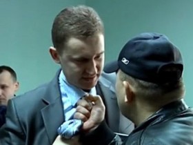 Ранее "Сашко Бiлий" пришел на заседание Ровенского облсовета с автоматом Калашникова.