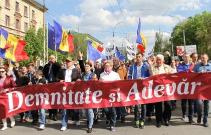 Platforma DA trece la amenințări în adresa interpreților.