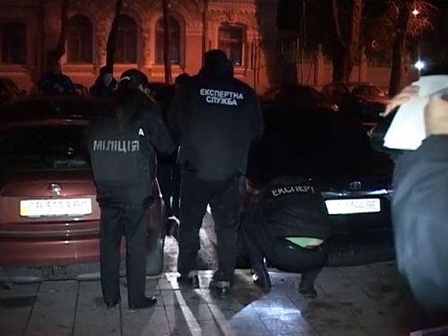 В центре Киева неизвестный бросил одну гранату в сторону депутатов Рады, вторую - под ноги милиционерам.