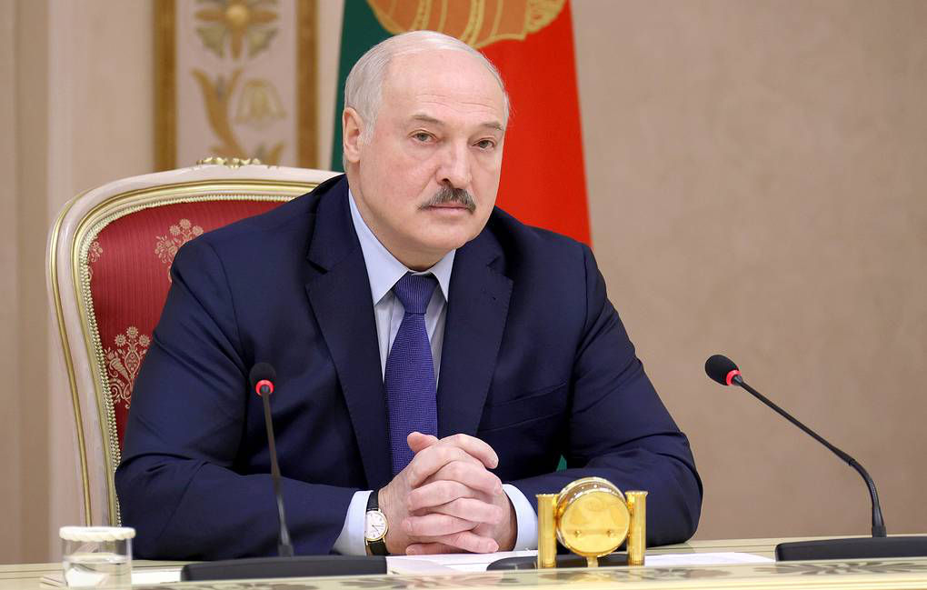 Лукашенко считает возможным передать в РФ осужденную в Белоруссии россиянку Сапегу.
