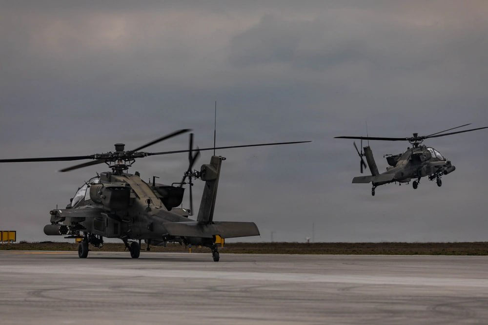 США перебросили на базу в Румынии ударные вертолёты AH-64E Apache.