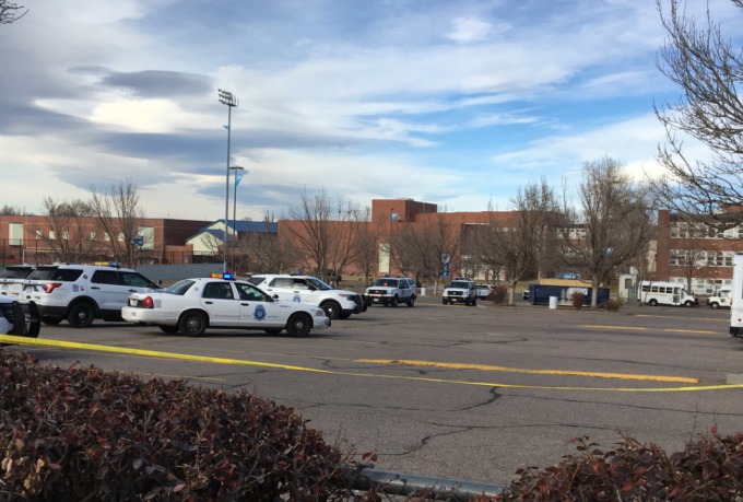 Trei persoane au fost împușcate în parcarea unui liceu din orașul american Denver.