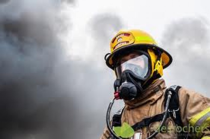 Inspectorii urmează să stabilească cauza izbucnirii focului.