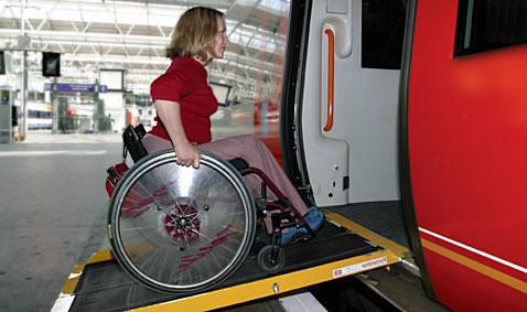 Transport gratuit pentru persoane cu dizabilități, la alegeri.