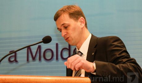 Дрэгуцану назвал себя козлом отпущения за ошибки политиков в банковском скандале.