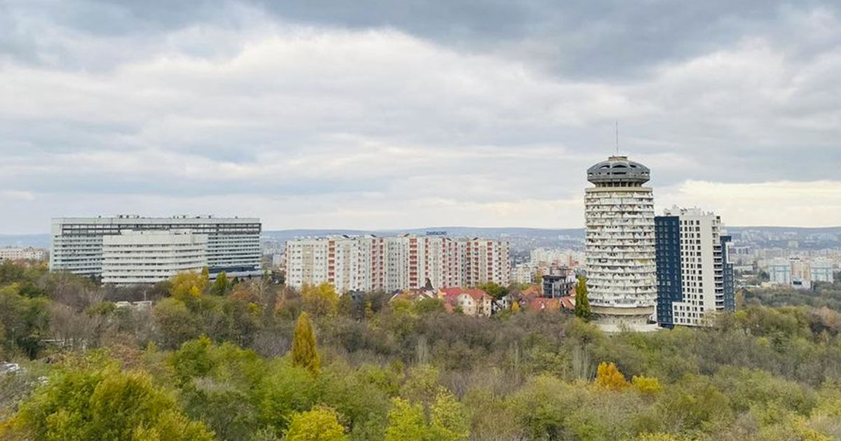 Concentrația substanțelor poluante din aer este crescută la Chișinău și Bălți.
