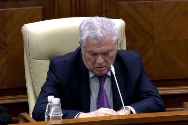 Voronin, s-a arătat indignat că săptămâna trecută legislativul nu s-a întrunit în ședințe, pentru că, timp de trei zile, în sala de ședințe a Legislativului a fost organizat un seminar al Adunării Parlamentare a NATO.