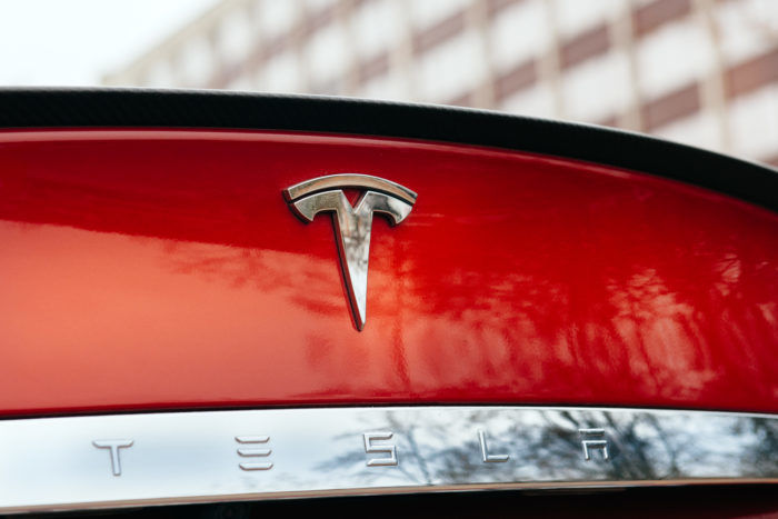 Tesla стала самым дорогим американским автопроизводителем.