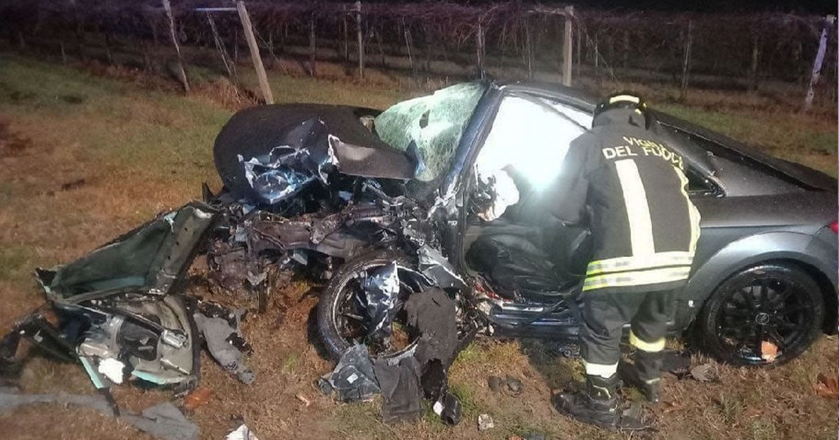 Un moldovean, rănit într-un accident rutier în Italia: A rămas blocat în interiorul mașinii.