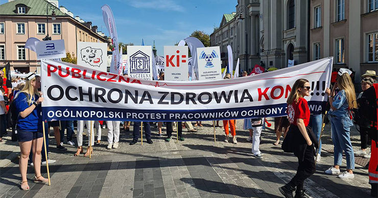 В Варшаве медики вышли на акцию протеста.