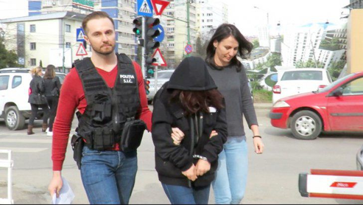 Educatoarea care şi-a ucis fiica a refuzat să se apere în faţa procurorilor.