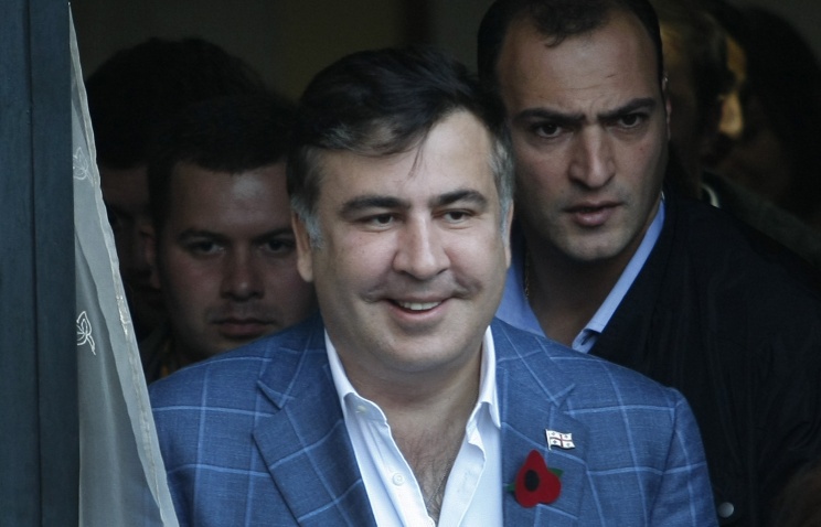 Саакашвили заявил, что он "любит народ Грузии и желает удачи жителям страны". Фото: AP Photo/Shakh Aivazov