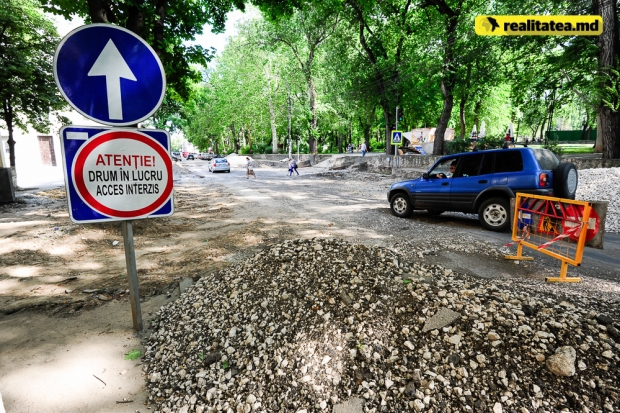 Şoferii sunt rugaţi să evite regiunea în această perioadă.