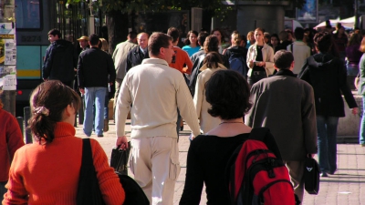 Mai mult de jumătate dintre moldovenii care pleacă în Franţa şi Marea Britanie au studii superioare. Foto: publika.md