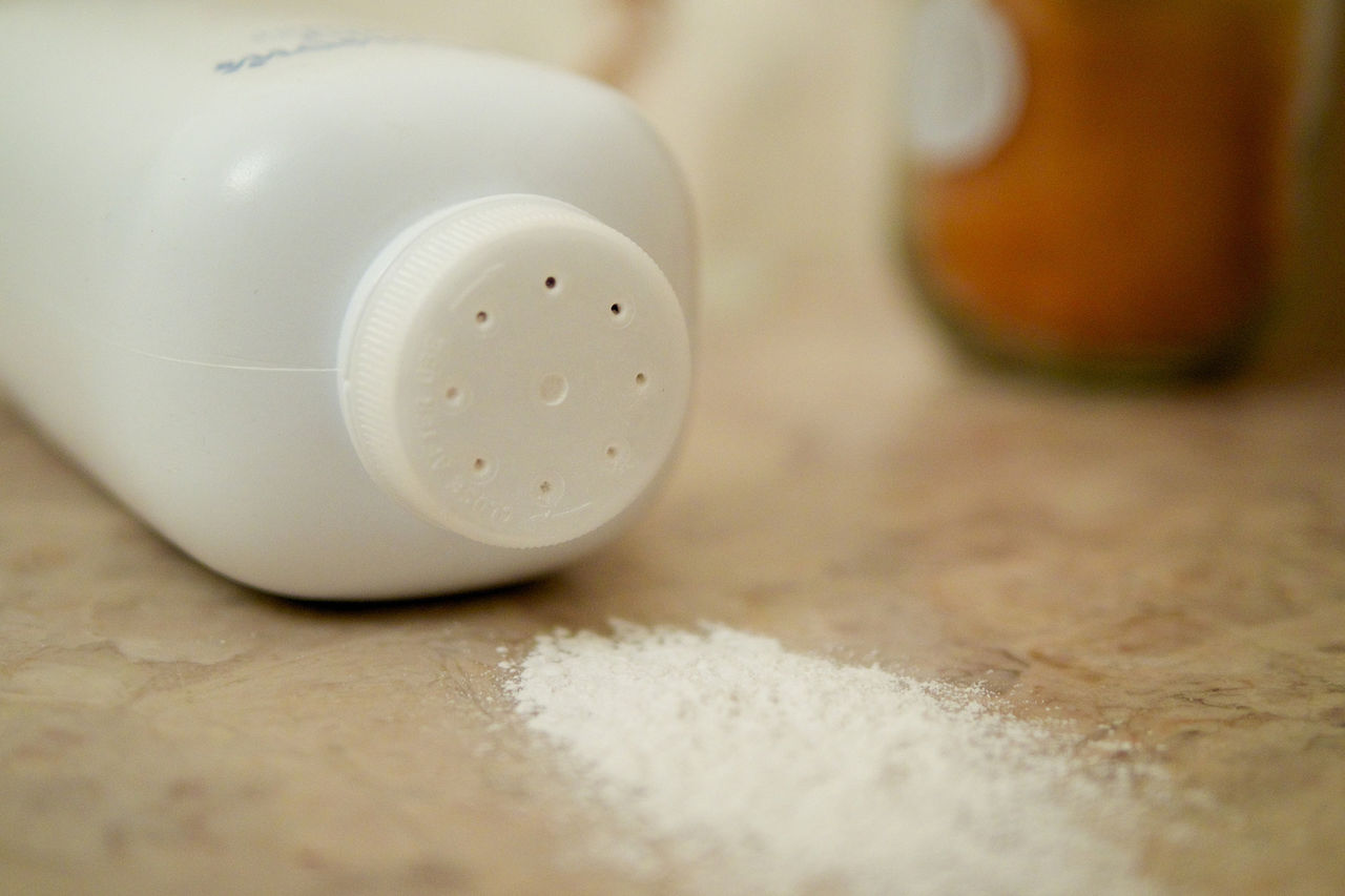 Johnson&amp;Johnson уличили в продаже талька с асбестом.