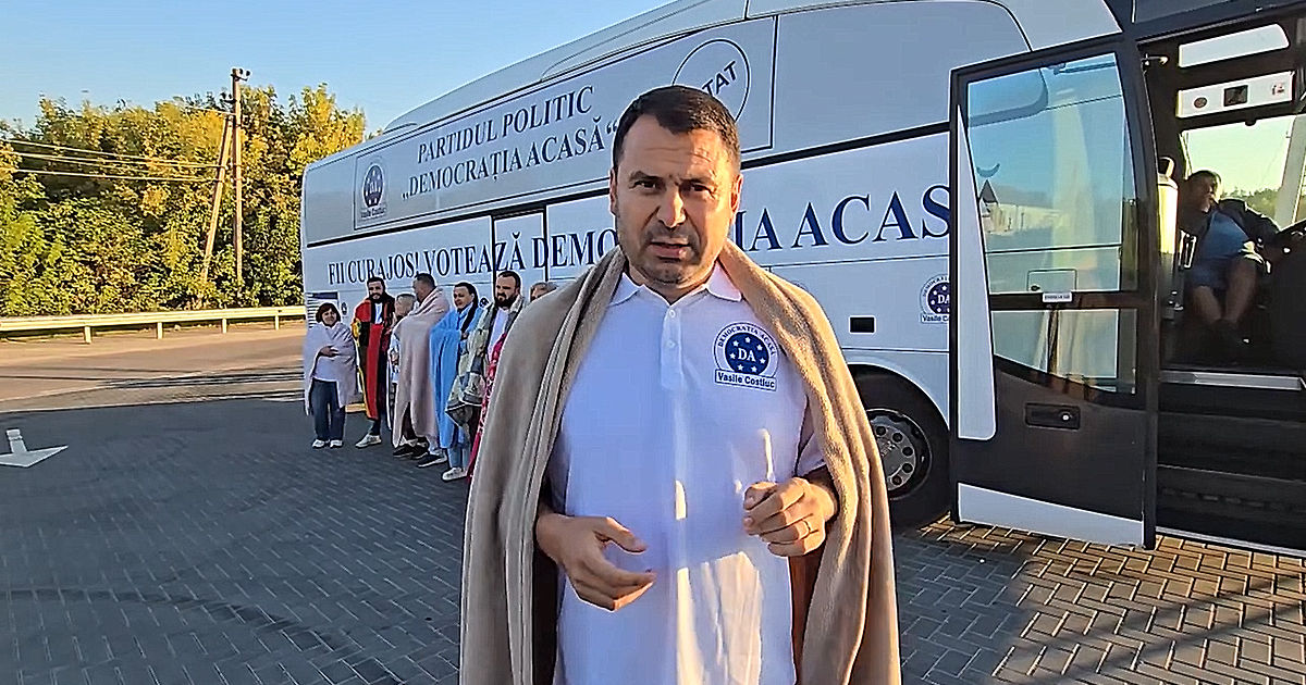 Un autocar cu membri ai Partidului Democrația Acasă, reținut la Edineț.