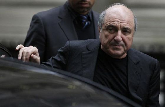 Berezovski era cunoscut ca unul din cei mai înverşunaţi adversari politici ai lui Putin.