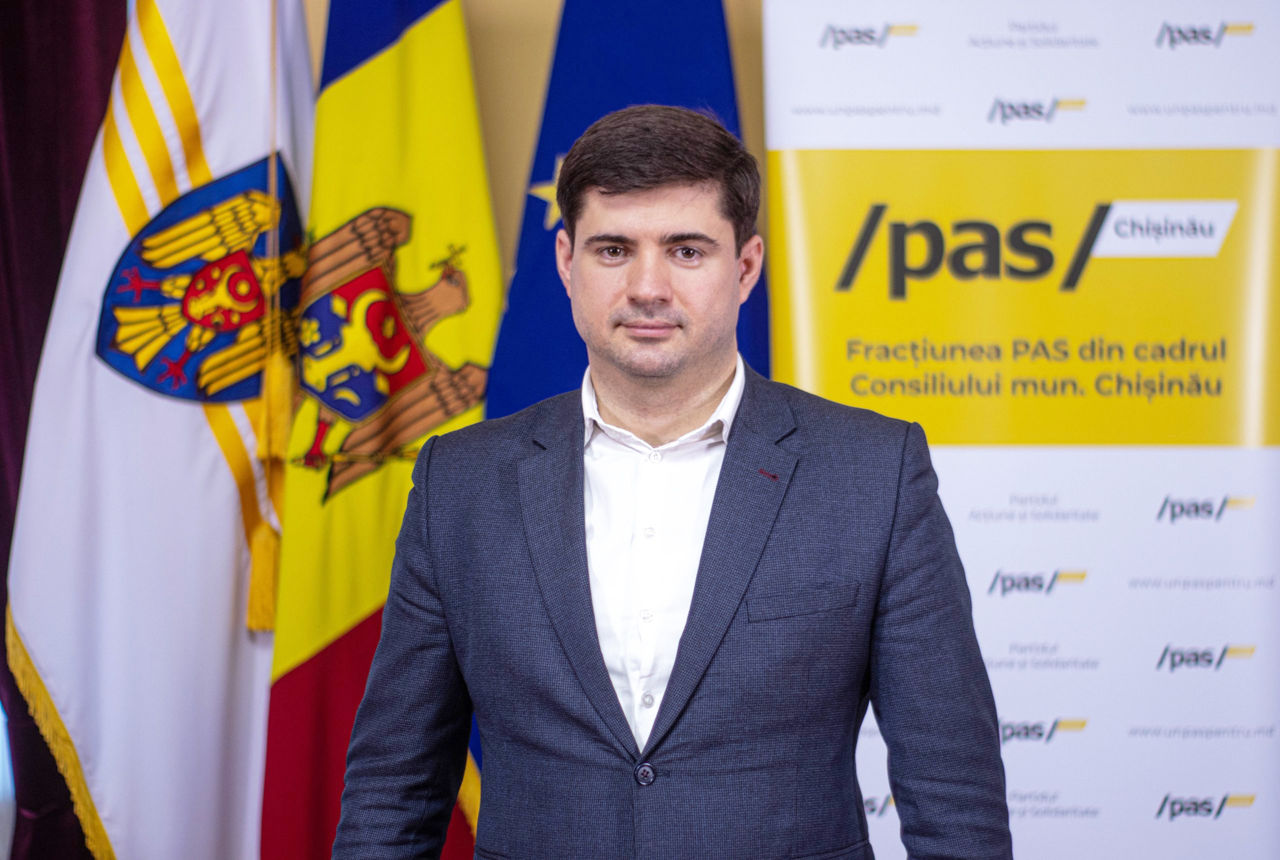 Роман Кожухарь уходит из Муниципального совета Кишинева.