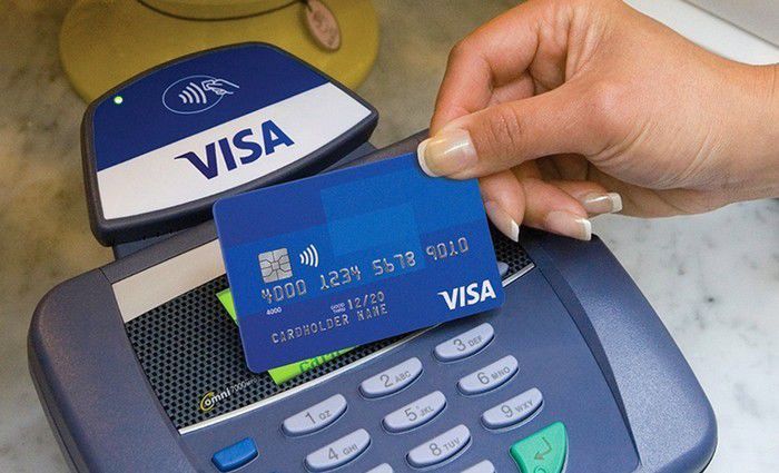 Visa подтвердила разрешение взимать комиссию за снятие наличных.