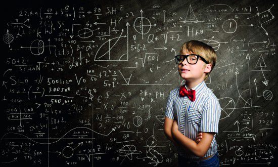 Intre 20 si 40% din variatiile IQ-ul in copilarie sunt mostenite de la parintii biologici. Foto: psychologies.ro