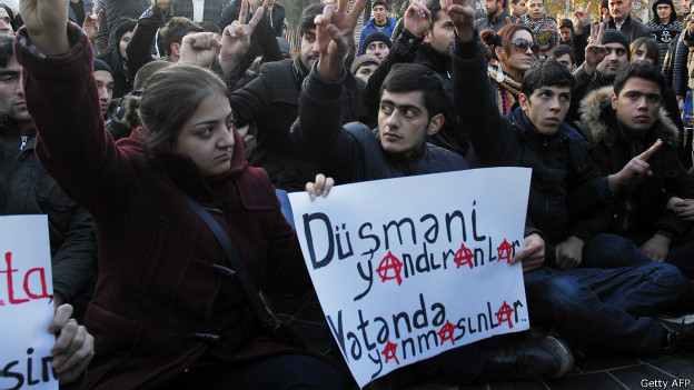 Супруги попытались совершить самоубийство "в знак протеста против сноса их дома".